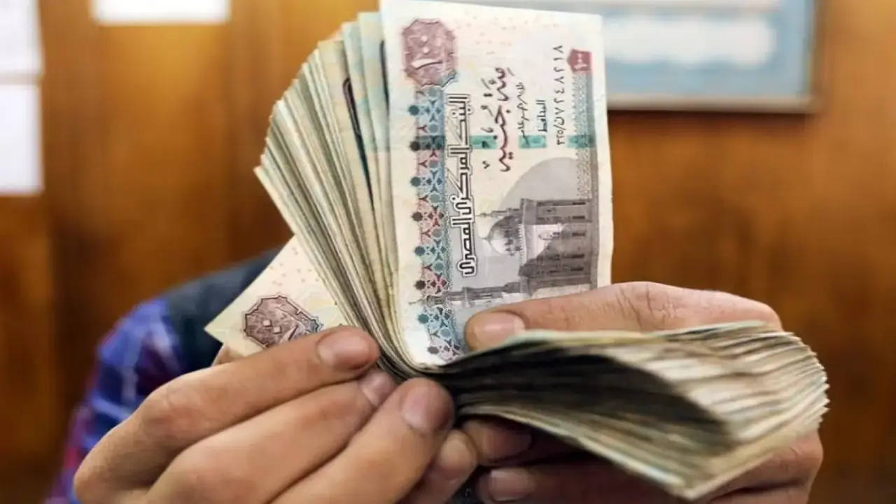 الجنيه المصري: فجوة 53.9% بين قيمته السوقية والحقيقية تثير القلق